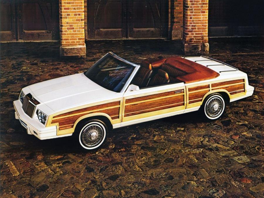  Chrysler LeBaron Town & Country Convertible 1983 года  (фото 3 из 3)